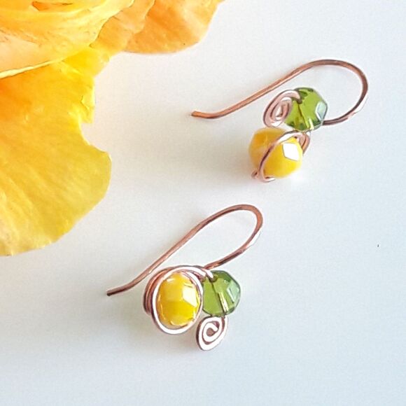 artisan earrings 623#mfs small dainty yellow Czech green bead leaf threader on c - Picture 1 of 4